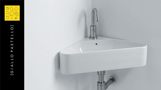 20. Utilizza gli angoli - 20 idee per arredare un bagno piccolo