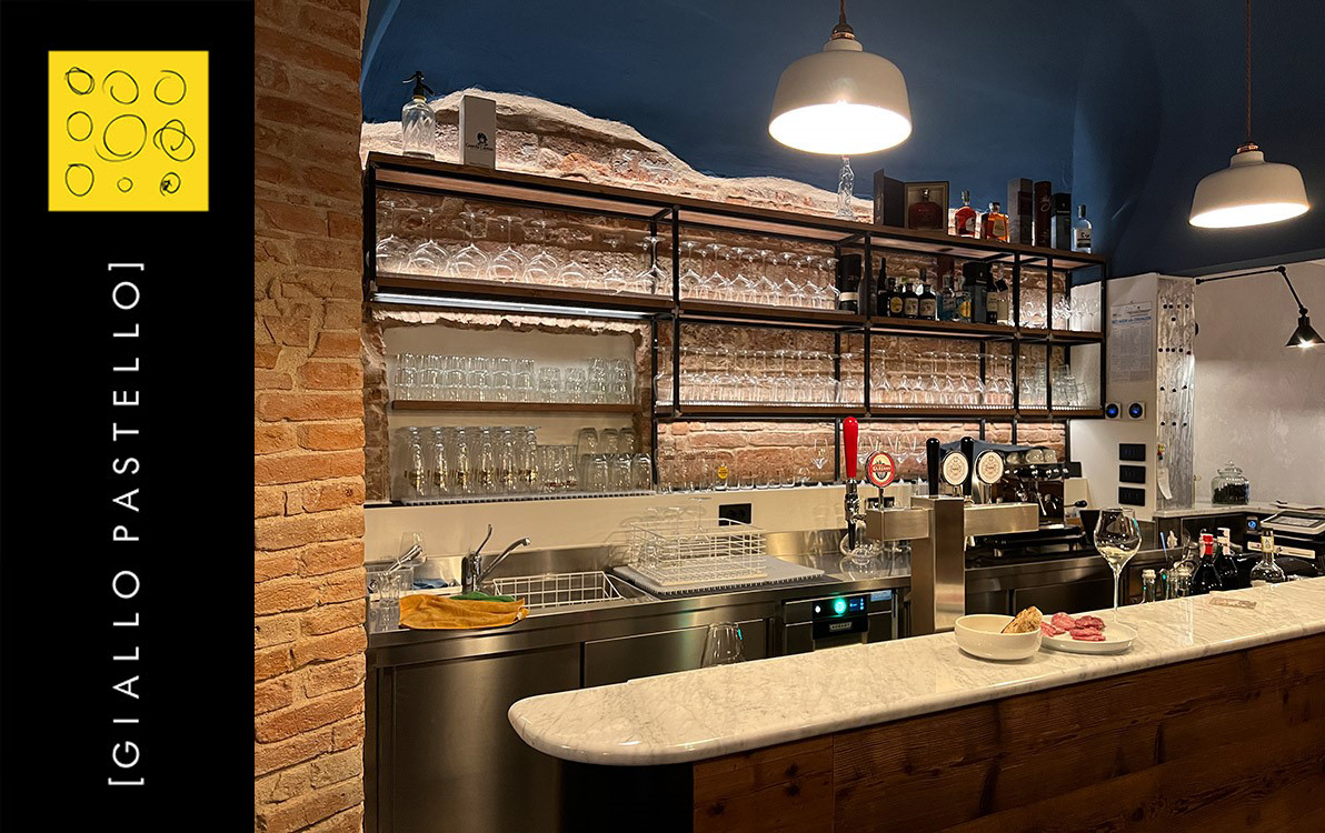 Arredo bar - bancone bar - Giallo Pastello Interior Design Brescia Bergamo Milano