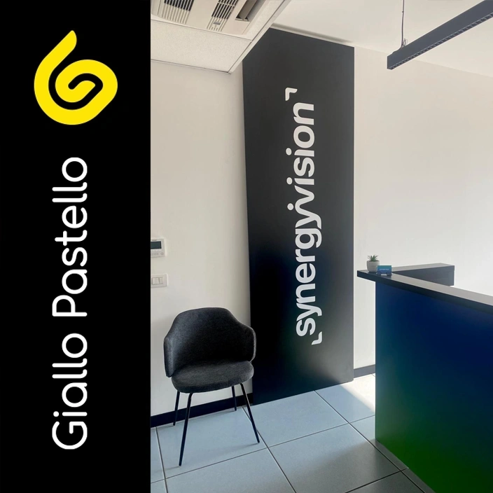 Ingresso e sala attesa synergyvision - Giallo Pastello Interior Design Brescia