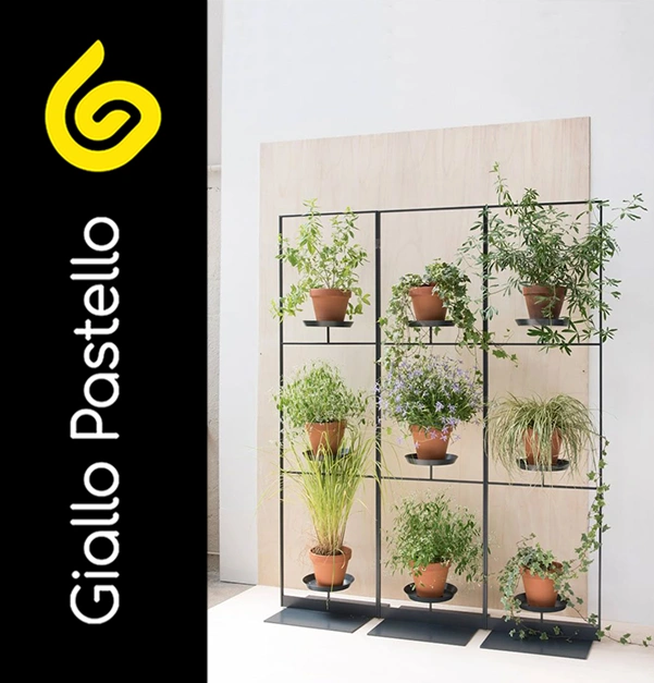 Arredare un giardino piccolo: mensole in legno - Giallo Pastello