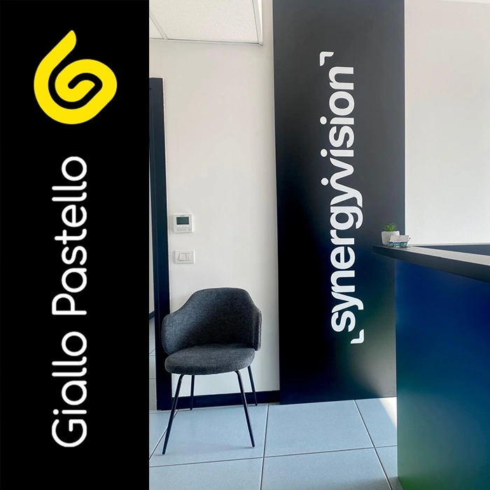Minimalismo e funzionalità ingresso - Giallo Pastello Interior Design Brescia