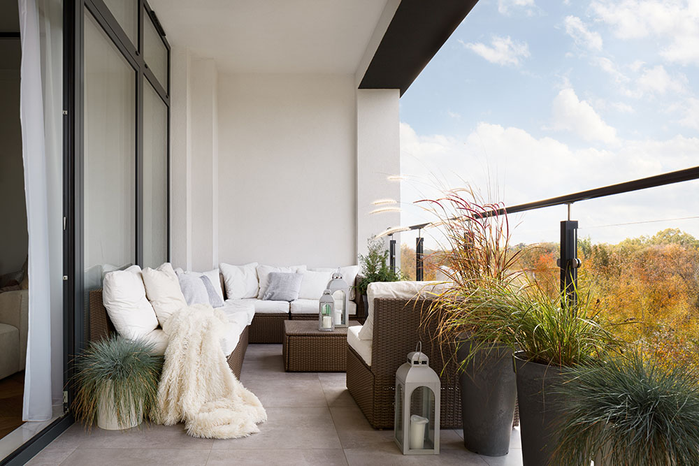 Progettazione esterni: Il balcone diventa un Bistrot - Giallo Pastello Interior Design Brescia