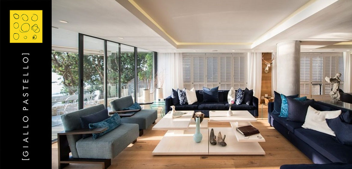 Ristrutturazione appartamento, zona living con divani blu - Giallo Pastello - Interior Design Brescia Bergamo Milano