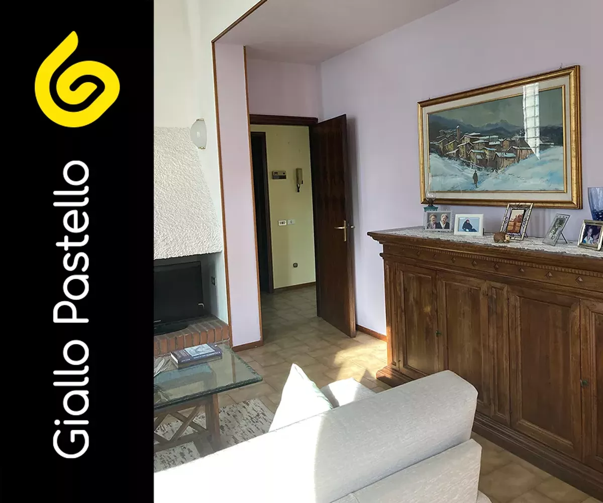 Prima della ristrutturazione: ingresso e salotto - Rinnovo Appartamento - Giallo Pastello Interior Design Brescia