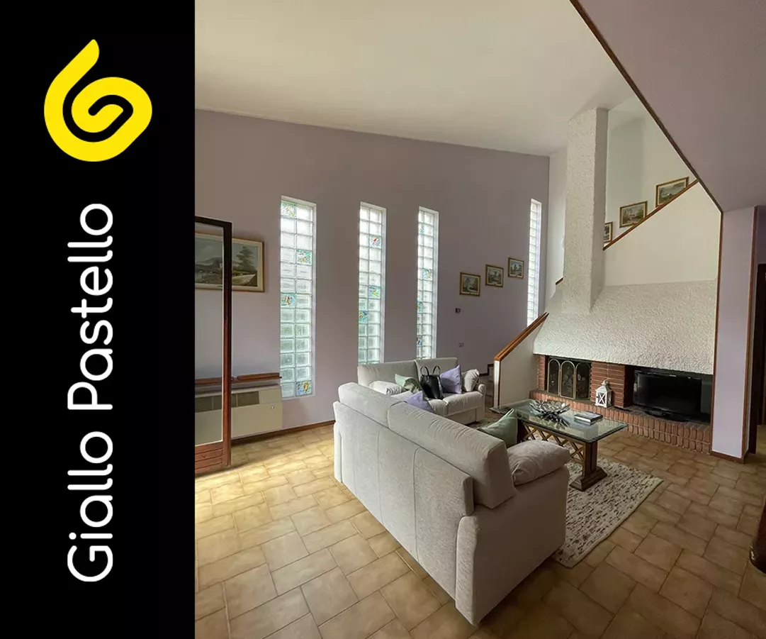 Prima della ristrutturazione: salotto - Rinnovo Appartamento - Giallo Pastello Interior Design Brescia