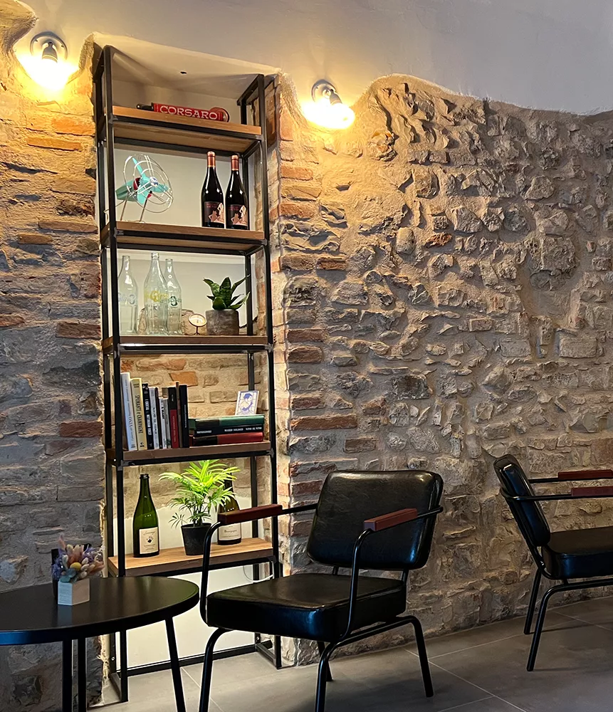 Perché scegliere Giallo Pastello per Ristrutturazione Bar - Interior Design Brescia