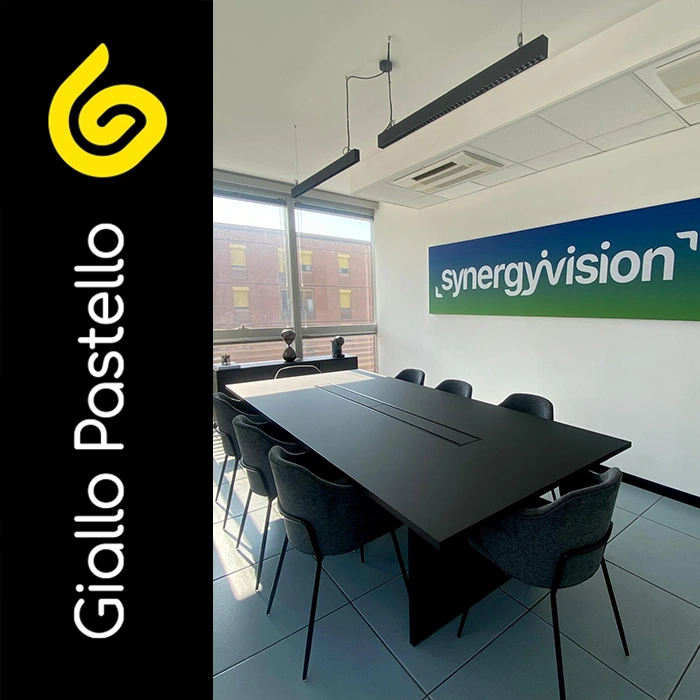 Sala riunioni synergyvision rinnovo ufficio - Giallo Pastello Interior Design Brescia