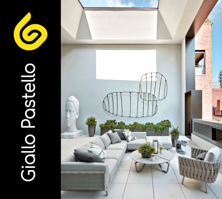 Spazio esterno in terrazzo con pareti chiari per arredare terrazzo appartamento - Giallo Pastello Interior Design Brescia